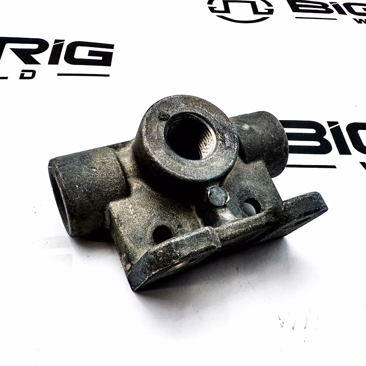 Frame-Mount-Tee-Fitting-38-236056_1